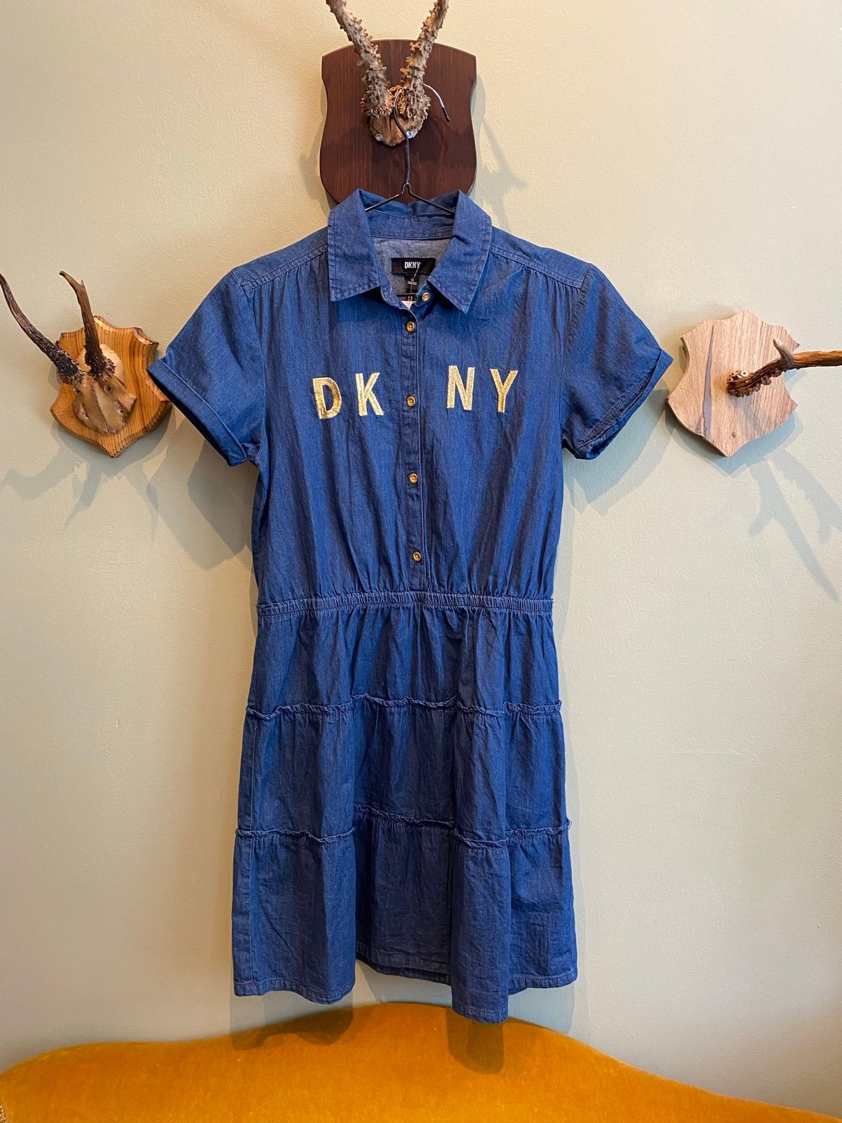 DKNY teksakleit vanusele 14-16.