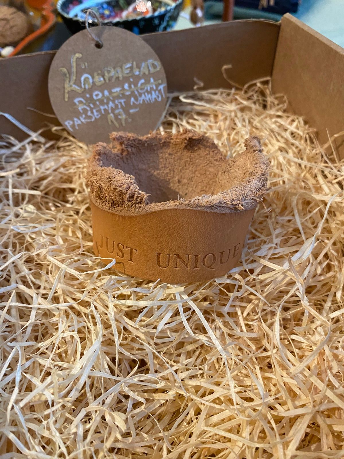 Eesti käsitööehted, nahast käeehe /käevõru/ käepael by “Kerlitas”
