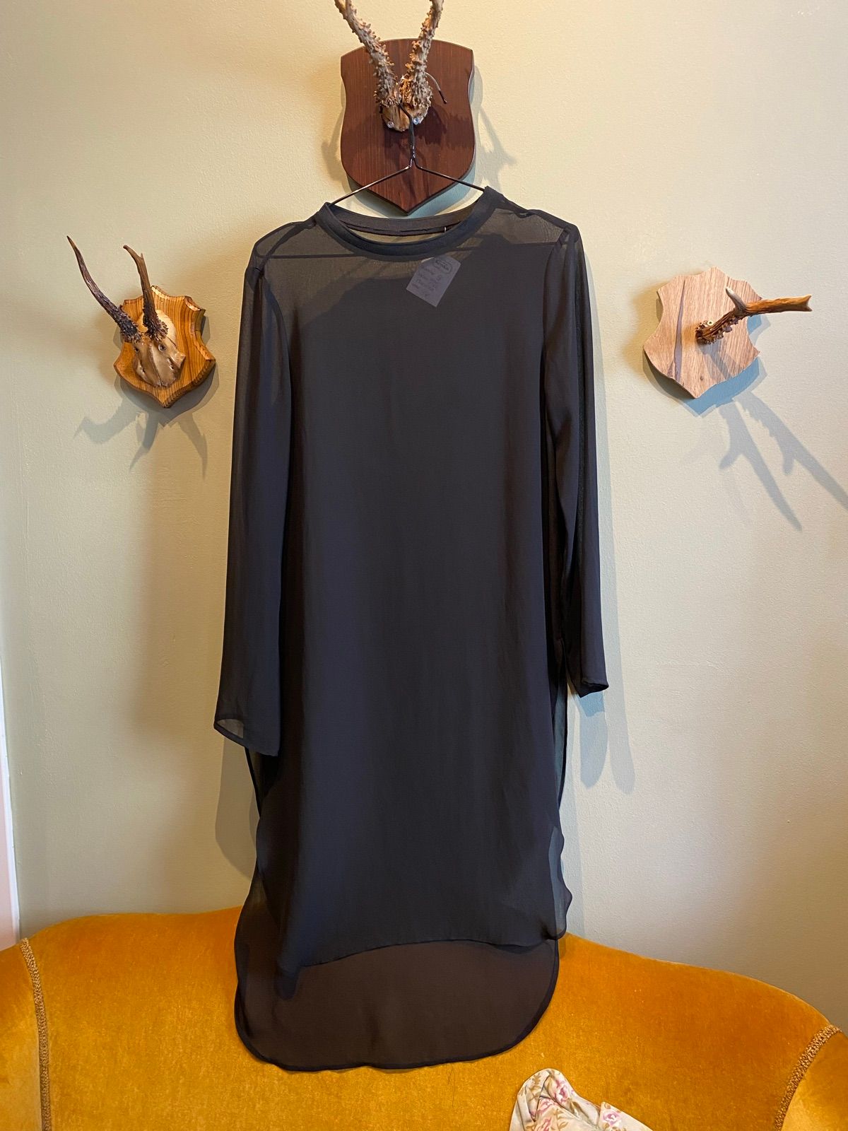 Must läbipaistev kleit/ tuunika. Suurus puudub, aga tundub olevat S/M.