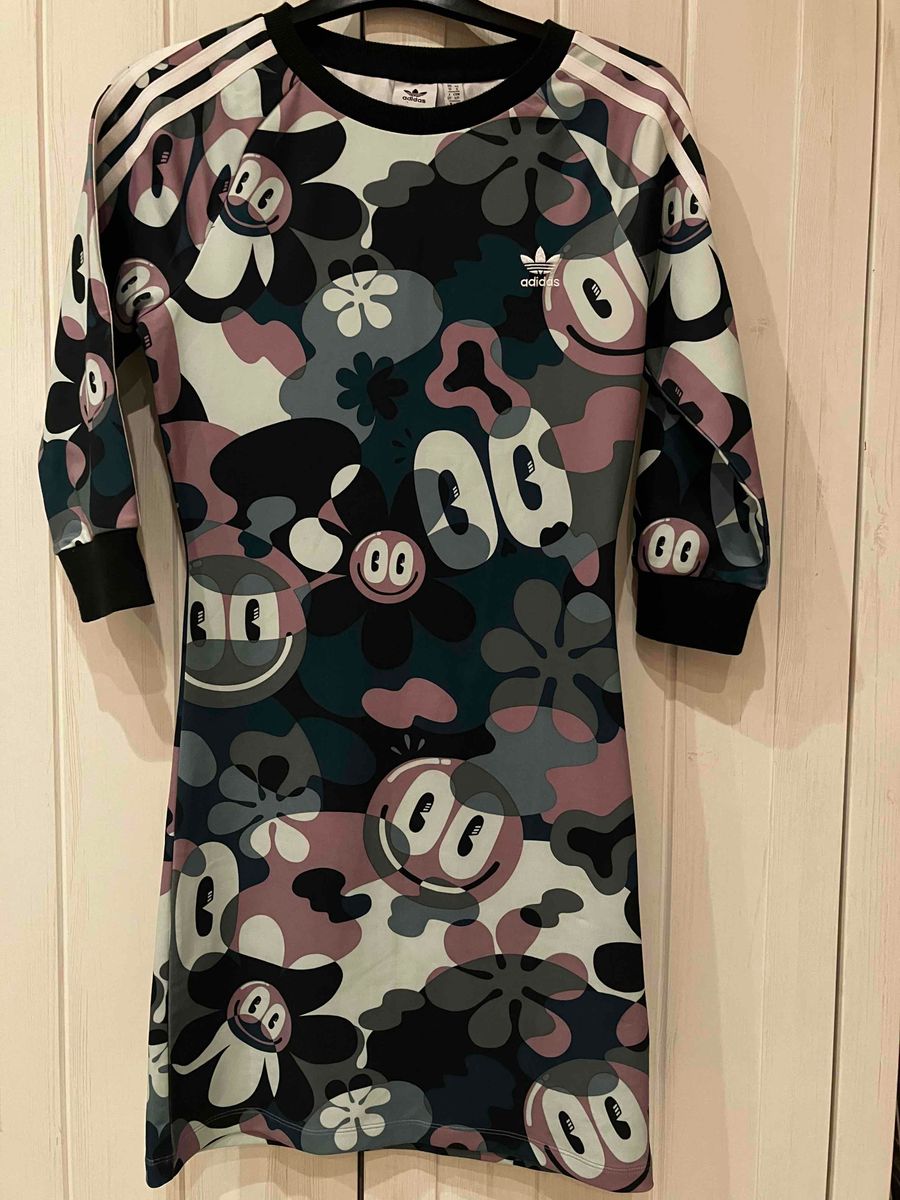 Naistele Adidas kleit Tegemist on vaga vaikese S Yaga EE