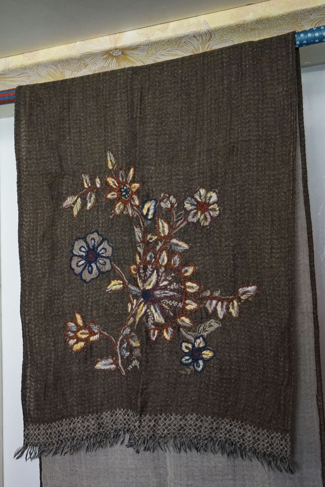 Talvine,sügisenesall.Pruun,lillemotiiviga.Lilled,lilleline,tikand,u180cmpikk.