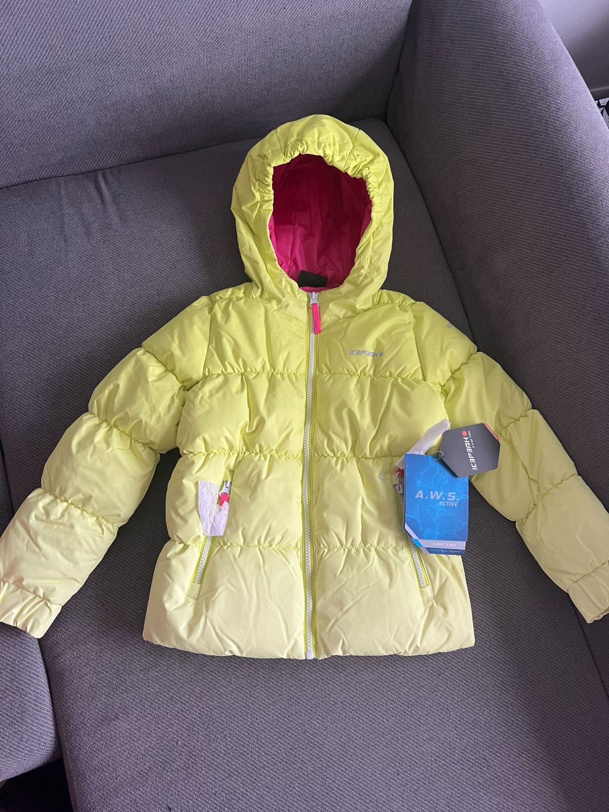 ZiemasjakaIcepeakKiana.Jauna,116.izmērs.Vieglāunērtā.Krāsaspilgta,tonismaināsnotumšāk