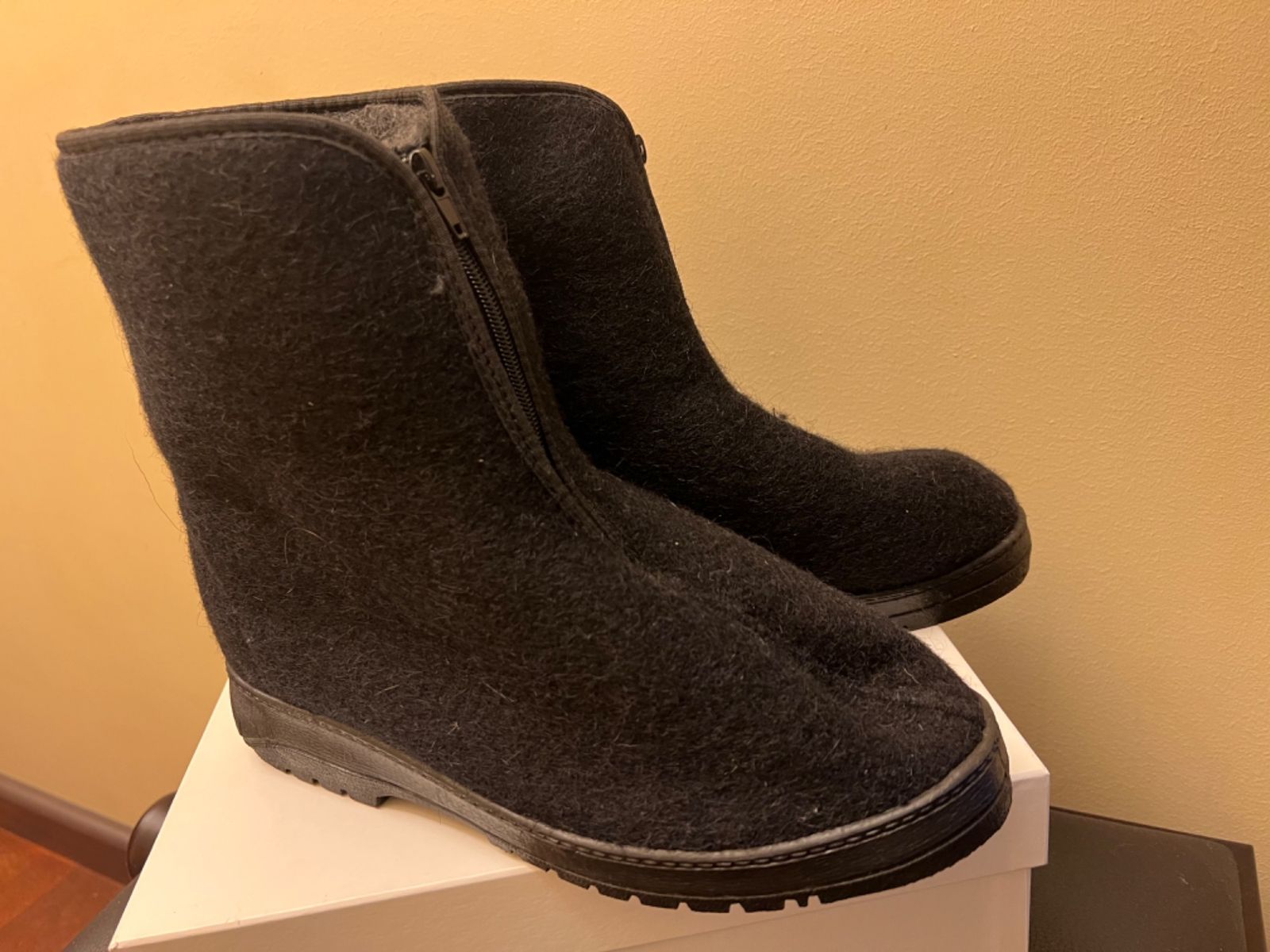 Felt winter boots