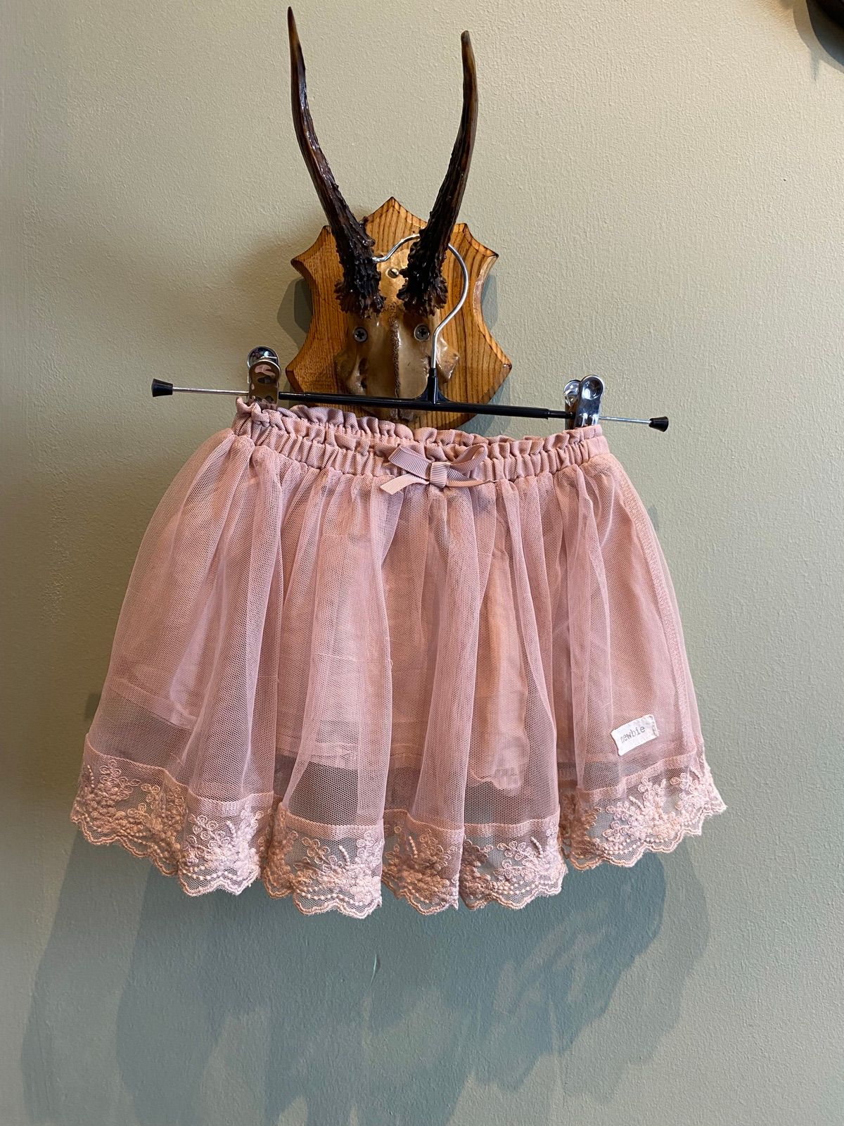 Newbie tutu seelik s86-92. Kahest kohast tüllil väike niidike väljas, aga üldiselt väga korralik.