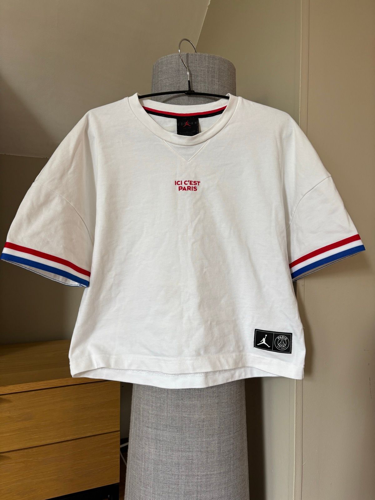 Cropped white tee