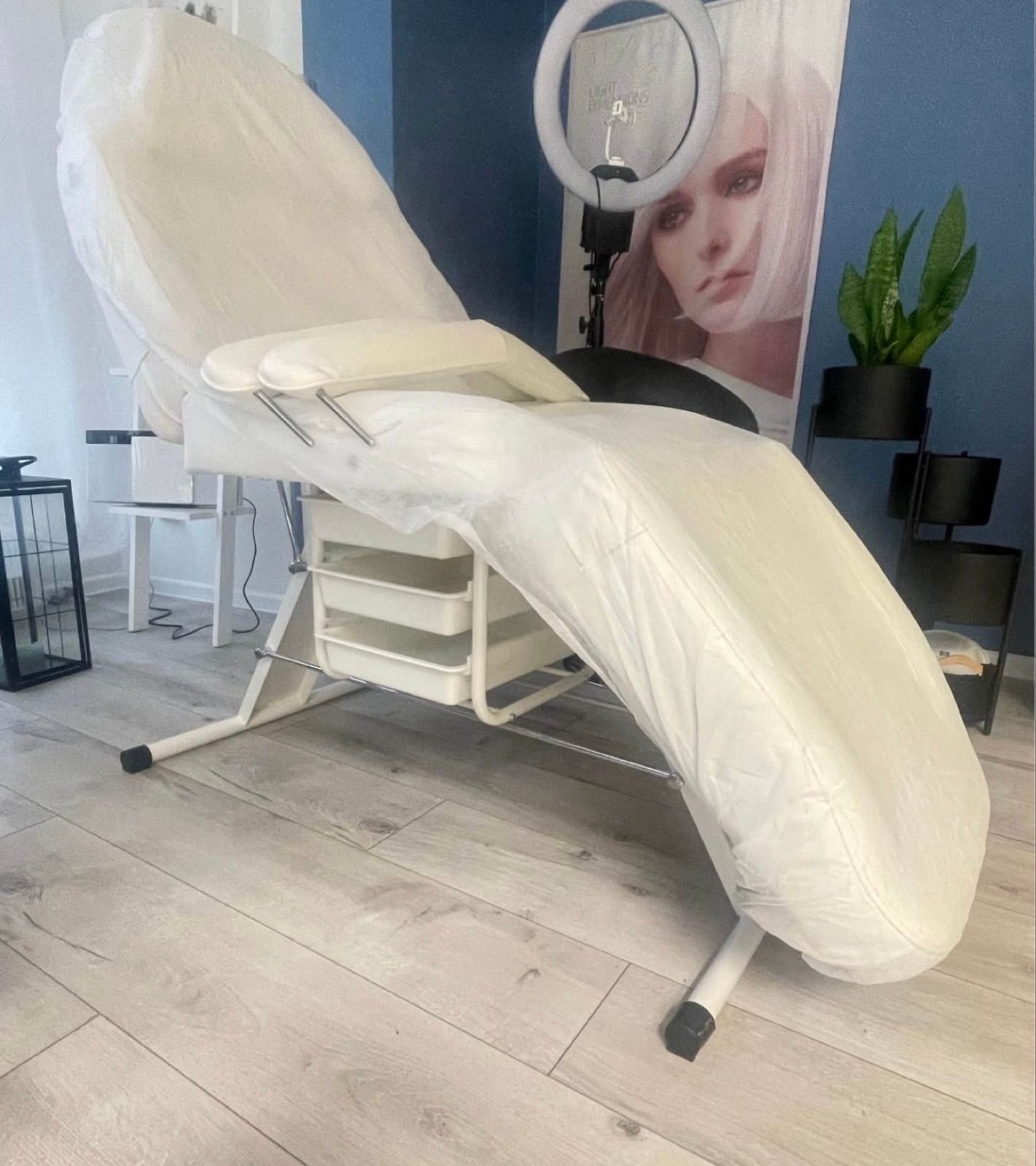 Cosmetic treatment bed