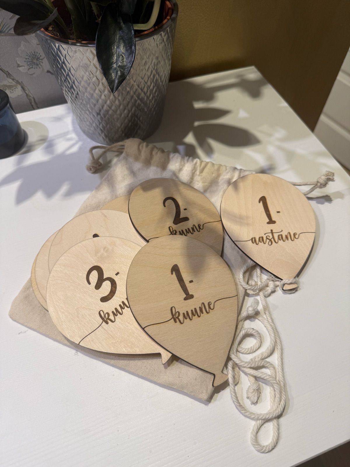 Wood milestone balloons
