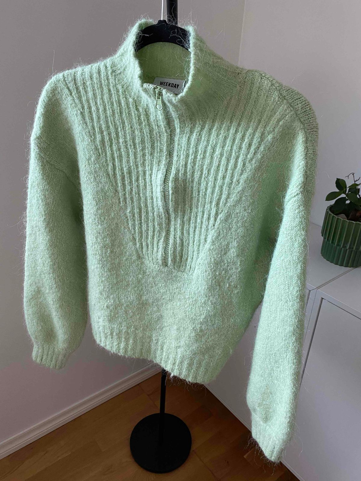 Weekday selina best sale zip sweater