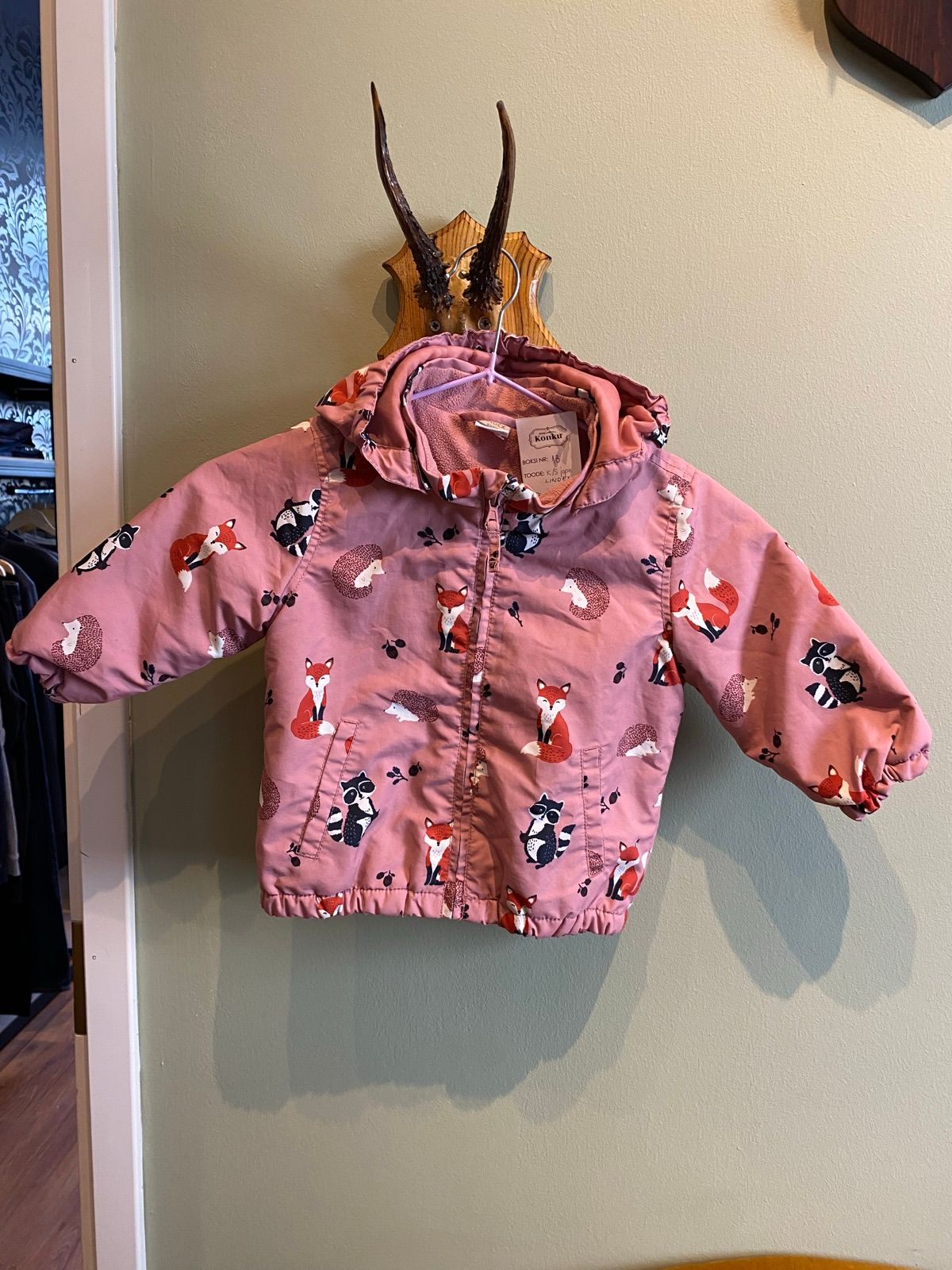 Lindex kevadjope s86. Sees fliisvooder, kapuuts trukkidega eemaldatav.