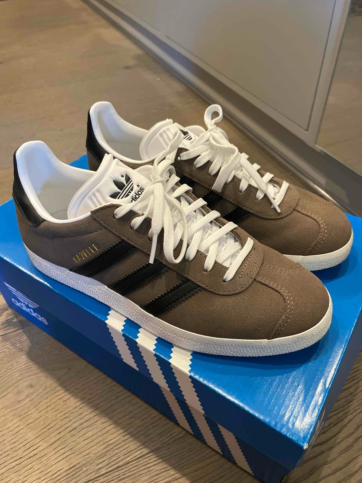 Naistele adidas originals gazelle kord jalas ol Yaga EE