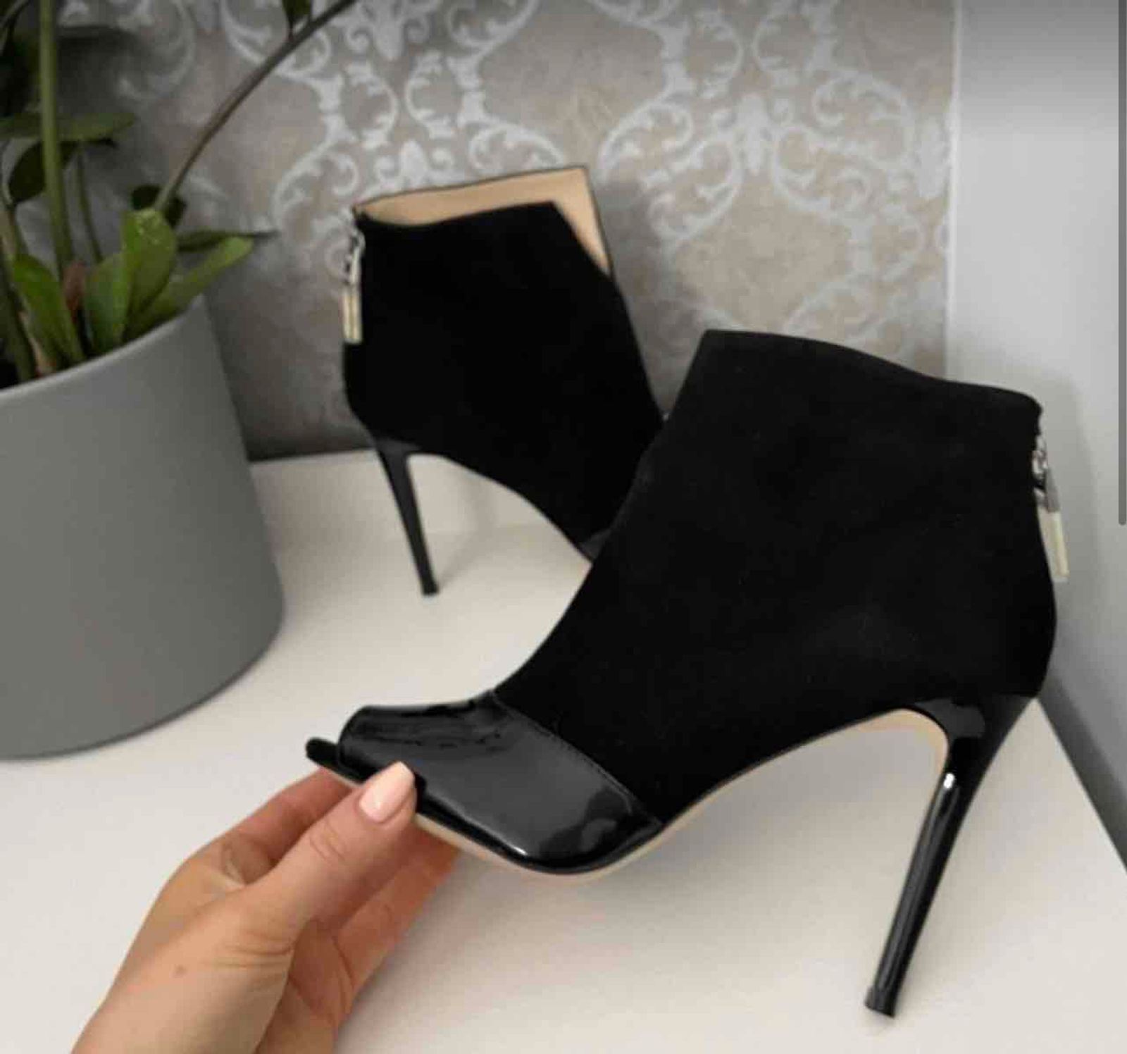 Guess open hotsell toe booties